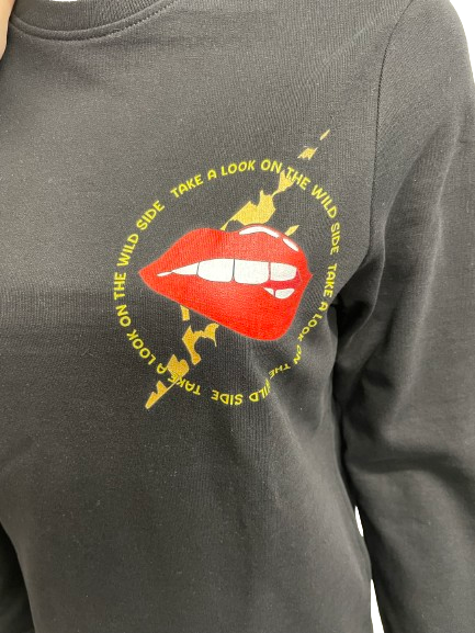 Sweat noir à motif de bouche