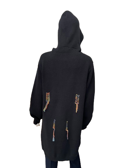 Gilet long noir à détails colorés