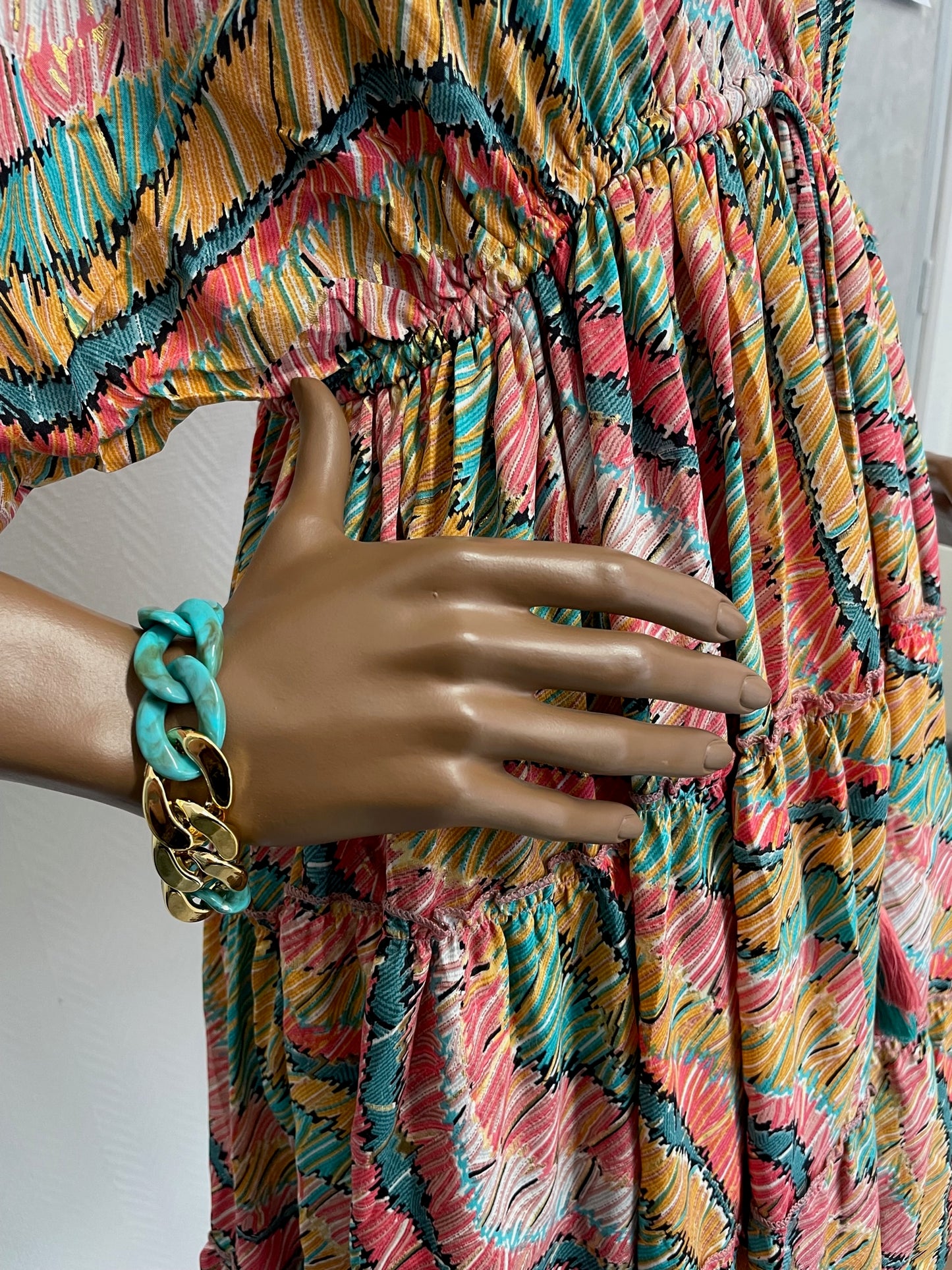 Bracelet tendance grosses mailles en acrylique et acier inoxydable modèle turquoise et doré