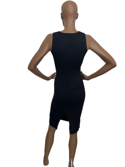 Robe noire à œillets