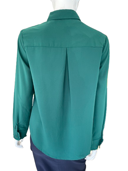 Chemise verte volantée