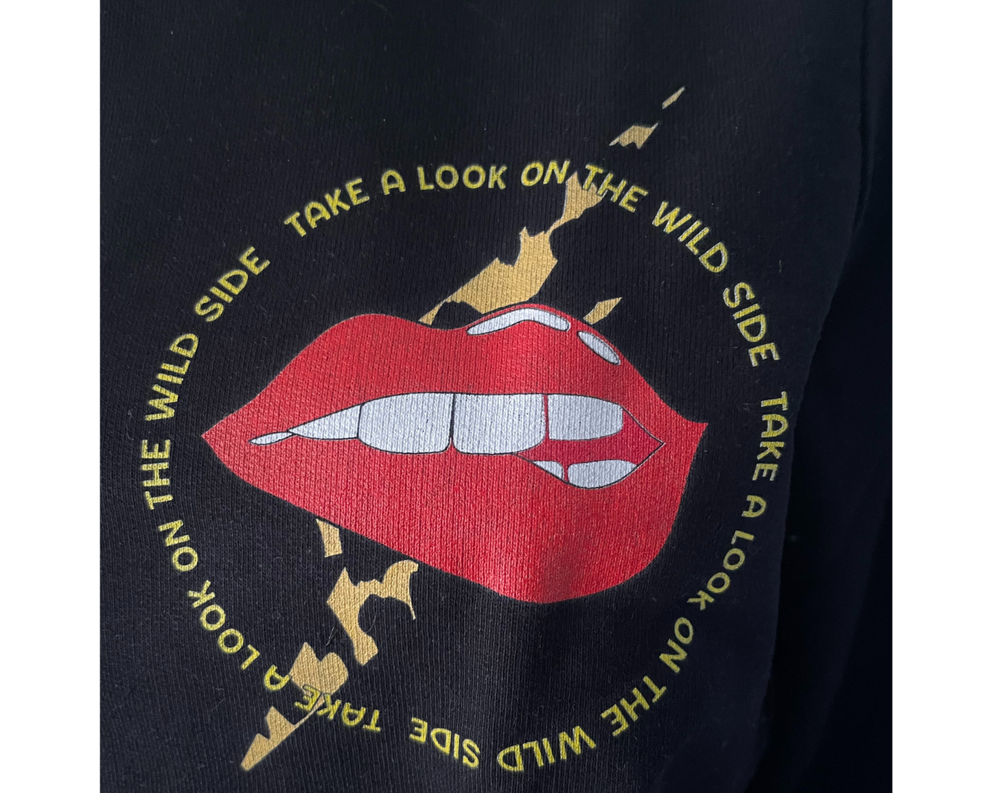 Sweat noir à motif de bouche