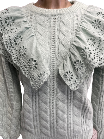 Pull vert d'eau à volants brodés