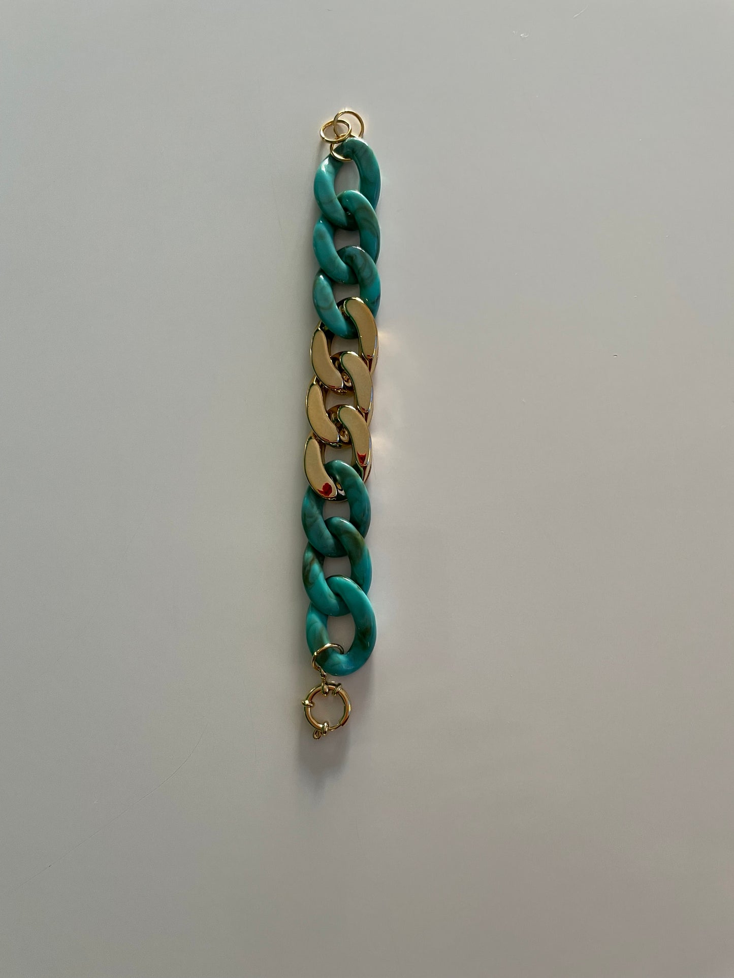 Bracelet tendance grosses mailles en acrylique et acier inoxydable modèle turquoise et doré