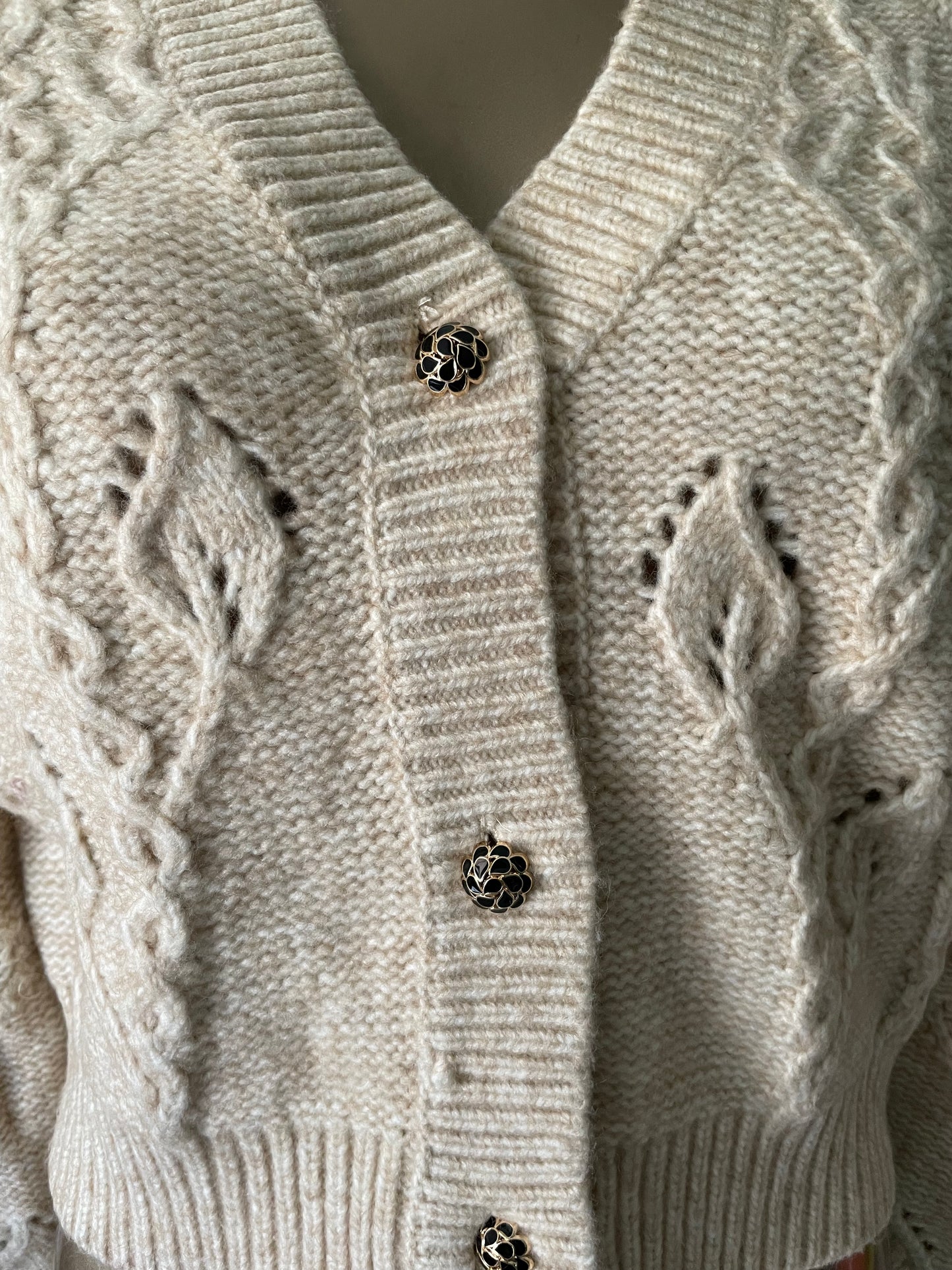 Gilet beige à boutons travaillés